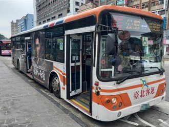 懷恩專車座椅滿是霉斑！業者解釋：是「備用車輛」