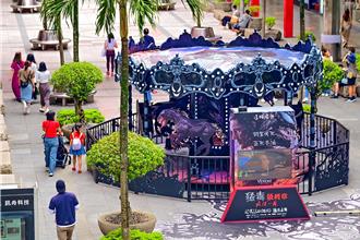 暗黑旋轉木馬空降信義區！《猛毒最終章》搶先美在台上映