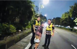 失智老妇快车道上漫步 北市保大紧急带离脱险