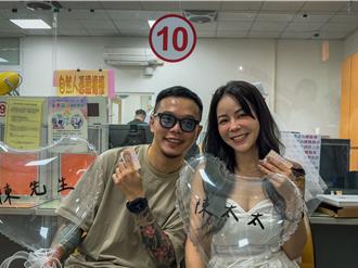 恭喜「草屯囝仔」成员宣布婚讯！交往10年超正女友曝光了