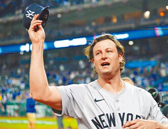 MLB》寇尔当关 皇家莫敌