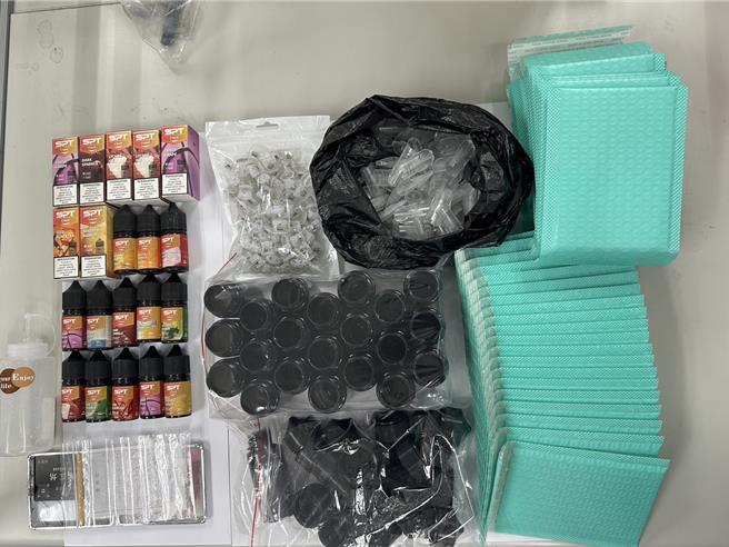 警方查获大量菸油、弹头、恺他命等毒品。（林口警分局提供）