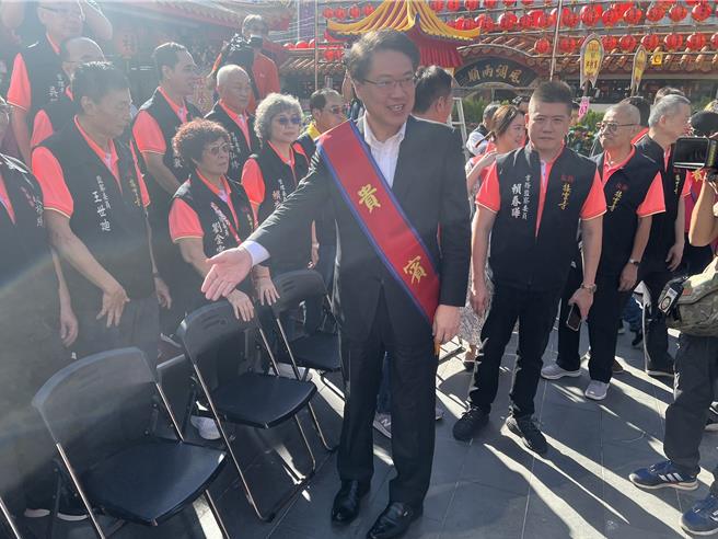 民進黨祕書長林右昌今出席板橋接雲寺繞境活動。（王揚傑攝）