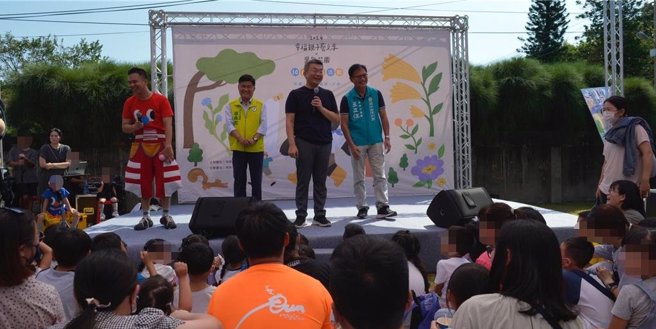 立委蔡其昌等人到场与民同乐。（李京升摄）