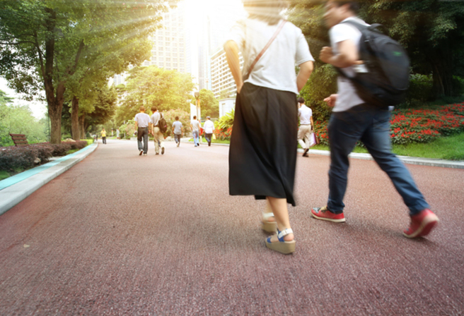特休假怎么运用是上班族的大事，对该分开请还是一次请好请满，引发网友两派论战。（示意图/达志影像/shutterstock）