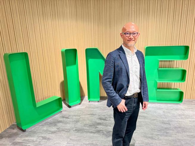 陈立人表示LINE TV现正热播的男团选秀节目《SCOOL》为跨国合作，未来会寻找更多模式，让优质艺人和节目被看见。（古明弘摄）