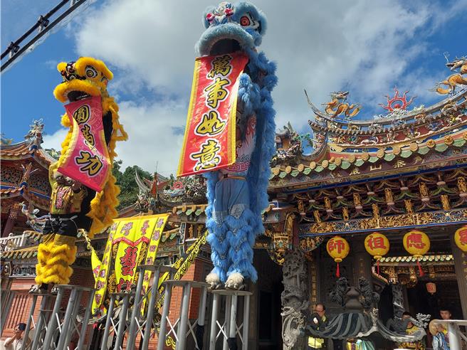 参赛狮团现场进行高桩表演。（张铠乙摄）