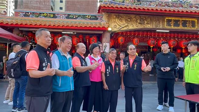 蘇巧慧先後出席中和東德宮和板橋接雲寺周年慶典活動。（民進黨新北市黨部提供）