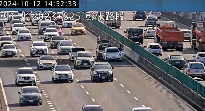 今日下午14時51分國1北向203.1公里事故情形。（高公局提供／蔡明亘台北傳真）