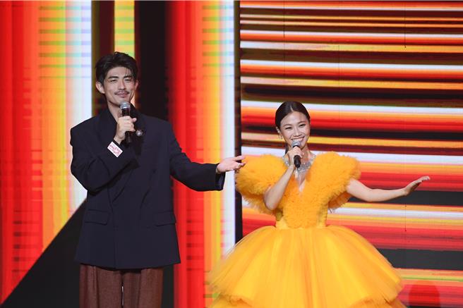 梁正群（左）屠洁担任广播金钟奖主持人。（三立提供）