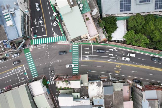 根據荷蘭自動導航系統生產商TomTom最新公布的2023年交通指數，桃園市在亞洲所列的33個城市中排名21名，全球排名位居210名，較去年的排名161名再後退49名，為全台六都唯一壅塞程度大幅改善的城市。（桃園市政府提供／廖姮玥桃園傳真）