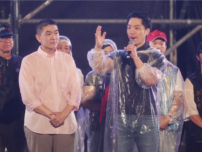 固樑12日晚間舉辦造勢晚會，六都由台北市長蔣萬安、新北市長侯友宜及桃園市長張善政上台力挺。蔣萬安表示，謝國樑短短一年多做了這麼多事情，「罷免毫無正當性」。（杜宜諳攝）