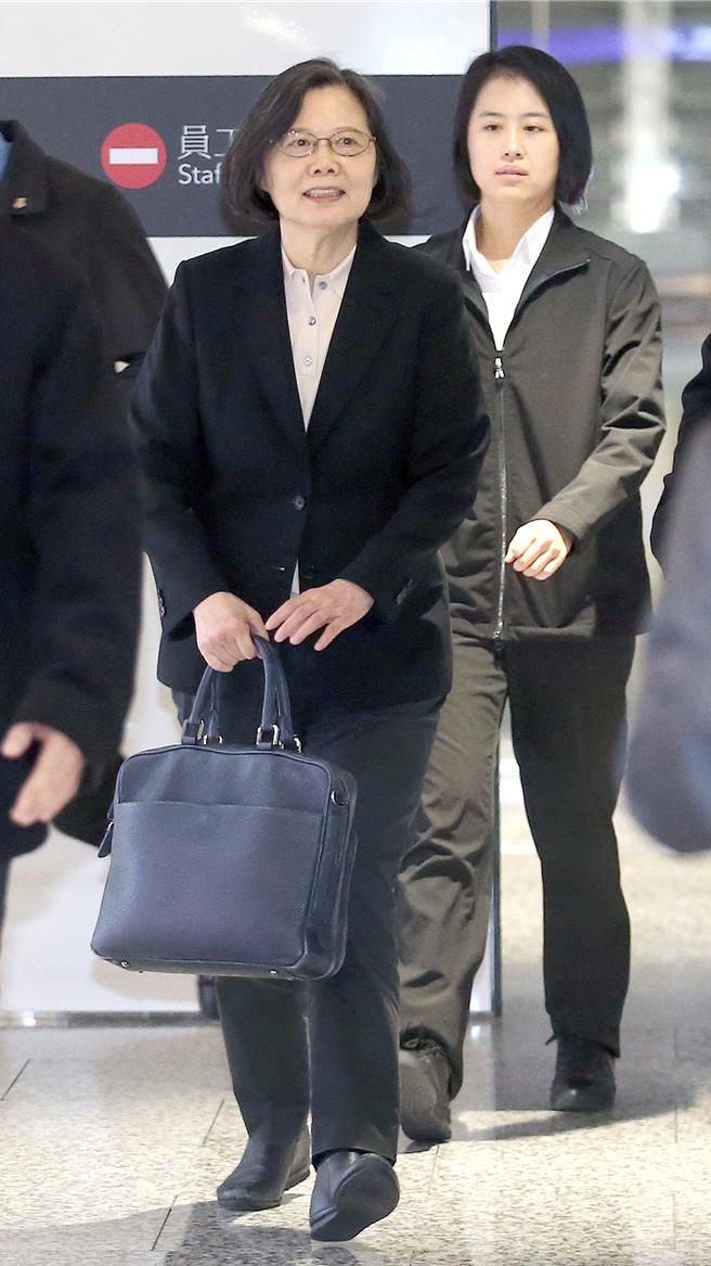 前總統蔡英文出訪歐洲，外傳英國外交部要求蔡延後訪英以免激怒北京，對此蔡英文辦公室發表聲明會在適當時機安排去訪。（范揚光攝）