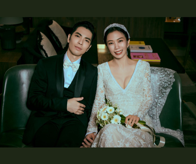 蕭敬騰釋出甜蜜結婚照。（圖／臉書 蕭敬騰 Jam Hsiao）