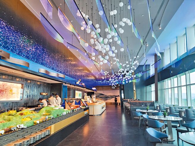 位在台北101大楼86楼的〈飨 A Joy〉，被称为「Buffet天花板」并非浪得虚名。图／姚舜