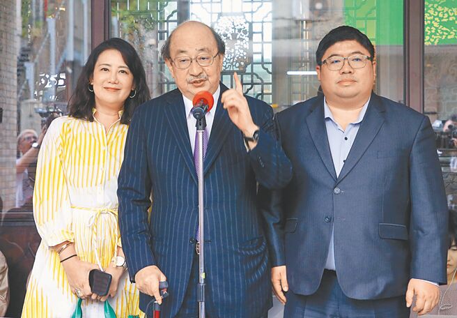 朝野「和解饭」破局，民进党团总召柯建铭（中）表示，11日饭局不是朝野协商，是讲一个原则。（赵双杰摄）