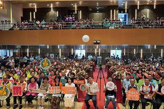 屏东重阳敬老大会 表扬长照英雄