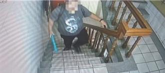 抗議常客稱內急就地解手！竟在鍾小平服務處門口留下「一坨屎」  