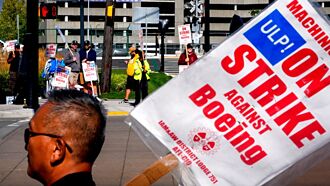 強勢槓罷工 波音吞虧砍萬人