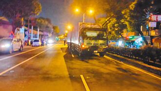 彰化 禮讓救護車 2輛校車急煞追撞