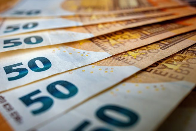 欧元区通膨跌破2％，经济学家普遍认为，欧洲央行（ECB）17日的利率决策会议公布降息势在必行，接下来将聚焦12月降息的可能性。（示意图:shutterstock/达志）