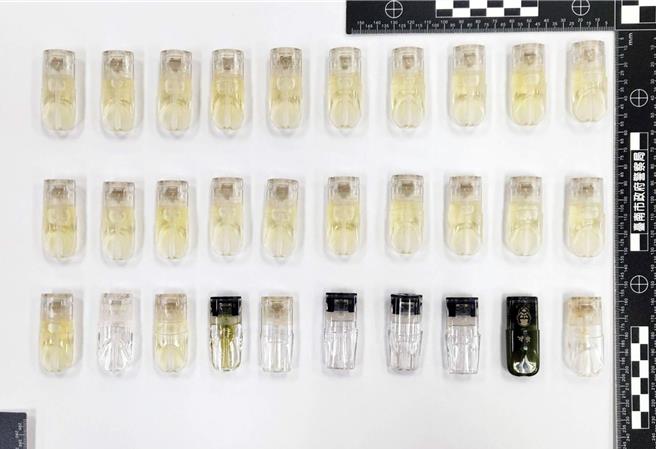 台南市警四分局查获32岁许姓男子涉嫌持有新兴毒品依托咪酯、菸弹、电子菸棒等物品。（警方提供／洪荣志台南传真）