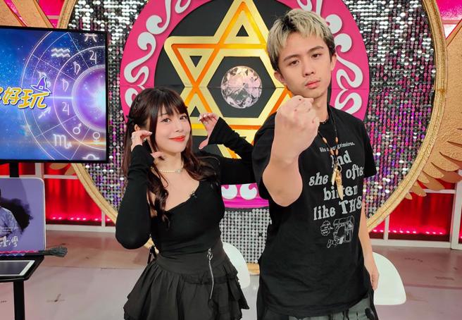 林吟蔚（左）、孫安佐一起上《命運好好玩》。（JET綜合台提供）