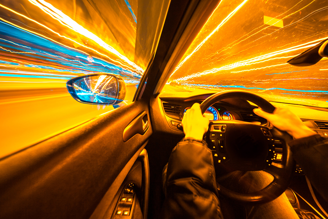 大陆一名驾驶因为跟女友吵架，为了泄愤一路狂踩油门，高速撞死一对年约30岁的夫妻及两人未满周岁的儿子。（示意图：Shutterstock／达志）