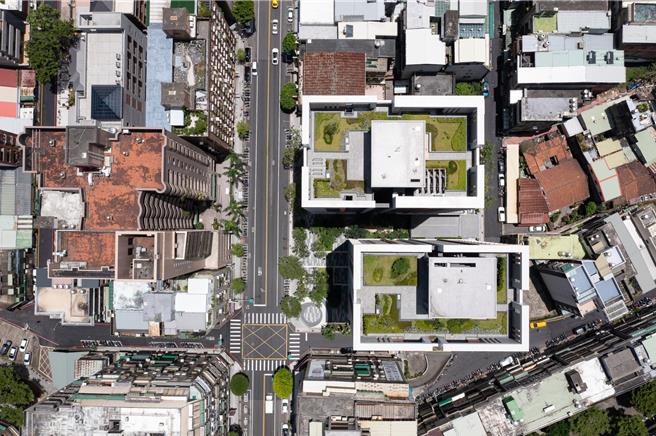 桃园市将从都发局新建的社会住宅为优先，全面推行建筑能效1＋级标准，并自2025年起，陆续推行到公有新建建筑，逐步推动近零碳建筑。(都发局提供／蔡依珍桃园传真)