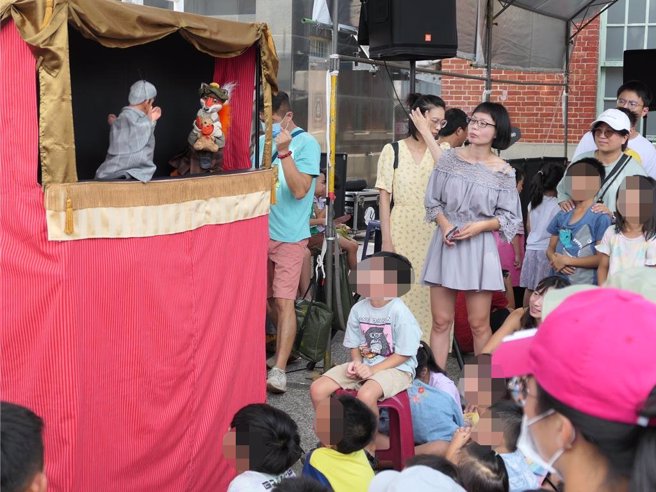 「2024云林国际偶戏节」国际偶戏团演出，13日在虎尾布袋戏馆登场，来自日本、泰国、美国的偶戏团带来充满异国风情的表演，吸引上百名民眾观赏。（张朝欣摄）