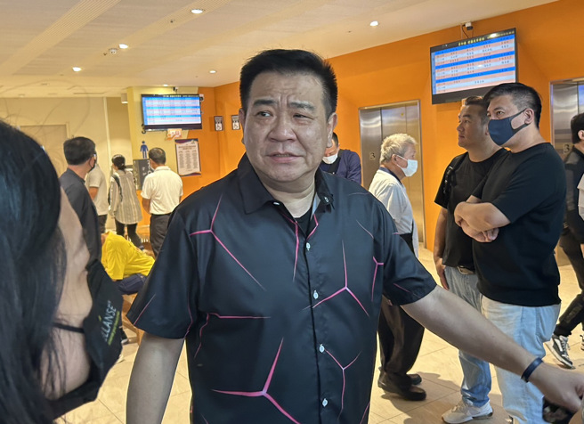 白云到场协助，不愿接受採访。（图／谢采恩摄影）