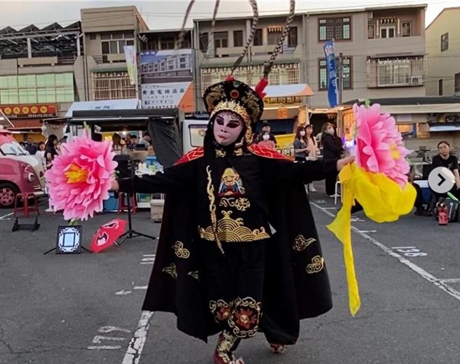 国道3号云林段12日发生厢型车与轿车衝撞事故，造成2人头颅凹陷破裂惨死，死者包括艺名「熊猫」的街头艺人林姓男子。（民眾提供／张朝欣云林传真）