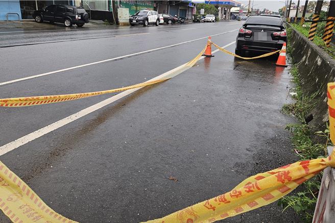 海軍陸戰隊洪姓上兵遭砍肚破腸流，從店內逃到50公尺對街不支倒地。（資料畫面）