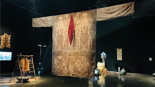 南岛国际美术奖品在台东美术馆展出，阮原闽作品《出口》。（蔡旻妤摄）