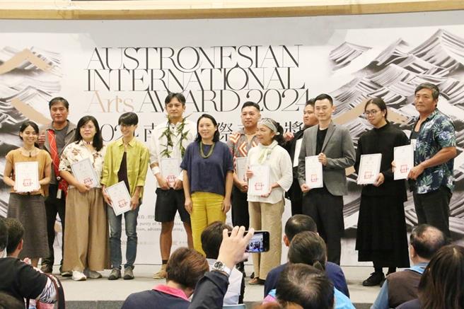 南岛国际美术奖品在台东美术馆展出。（蔡旻妤摄）