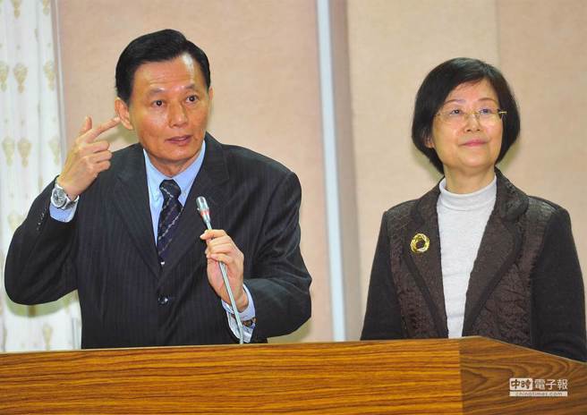 高雄监狱前典狱长陈世志（左）惊传过世。（中时资料照）