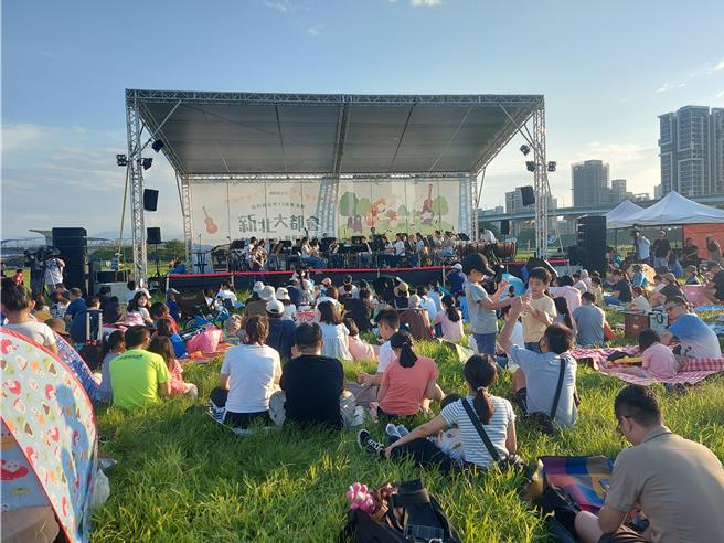 动物狂想曲野餐音乐会13日在大都会公园举办。（张铠乙摄）