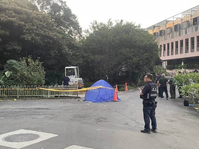 中研院院区内的水沟发现一名老妇人的尸体，警方着手调阅监视器来厘清案情。（翻摄画面）