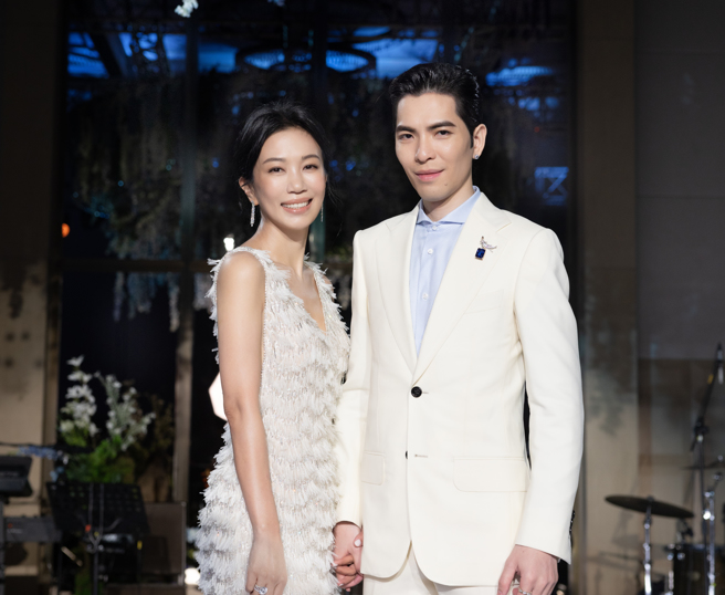 萧敬腾（右）与老婆Summer举办婚礼，抢先让媒体们拍照放闪。（图／JS wedding提供）