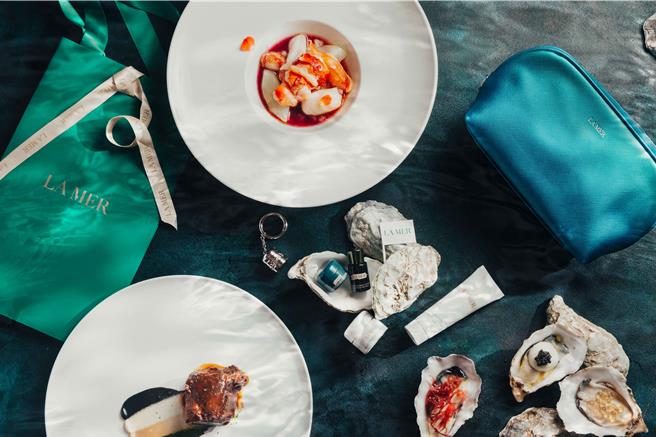 「宝艾」西餐厅联名顶奢保养品牌LA MER海洋拉娜，推出期间限定的「海洋珍珠宴」，用餐加赠海洋拉娜新品「晚霜保养组」。（台北君悦酒店提供）