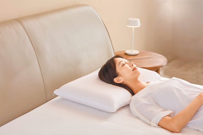 HOLA和樂家居推出「訂製睡眠」，擁有超過20款枕頭及20款床墊可供匹配，即日起至11月6日期間，門市消費滿5000元送500元。（HOLA提供）