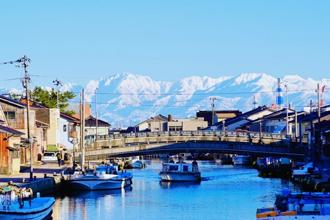 日本「威尼斯」射水市魅力無限 絕美花火瀑布不容錯過