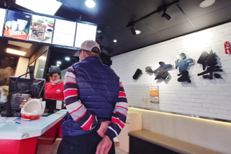 八方雲集賺爆了！賣鍋貼營收創新高 老手曝超狂2大關鍵