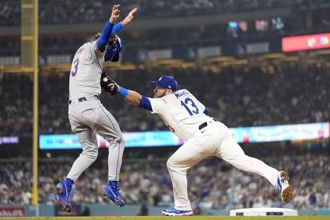 MLB》道奇「假動作欺敵」精采守備 季後賽連續33局無失分平紀錄