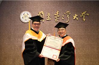 諾貝爾得主艾斯佩特獲頒台大名譽博士 促台法學術交流