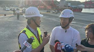 基隆西20碼頭2.5億起重機遭撞垮 謝國樑趕往現場關心