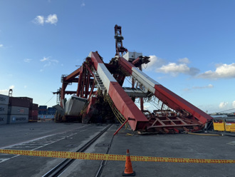 基隆港貨輪撞垮起重機 怪謝國樑？青鳥遭打臉：中央管的