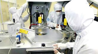 华宏、山太士 抢攻FOPLP