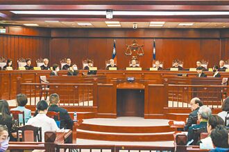 死刑憲判暗渡陳倉 猶治絲而棼之也