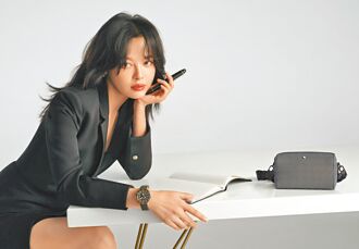 辛芷蕾握149鋼筆性感且知性